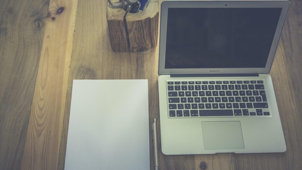Download graphic design contract template in PDF for free