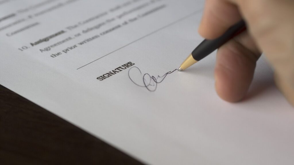 Download graphic artist contract template in PDF for free